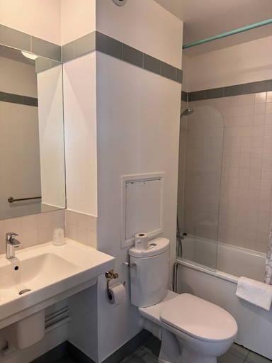 Bathroom 4, Hôtel Paris Vésinet, Yvelines