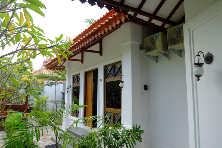 Exterior 15