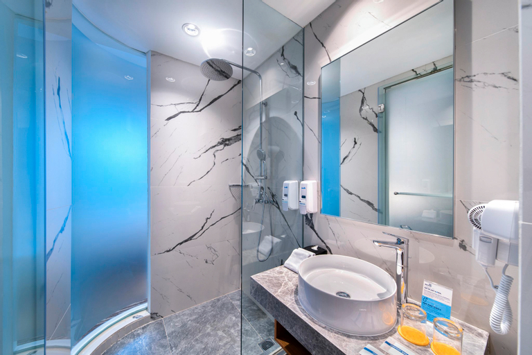 Bathroom 9