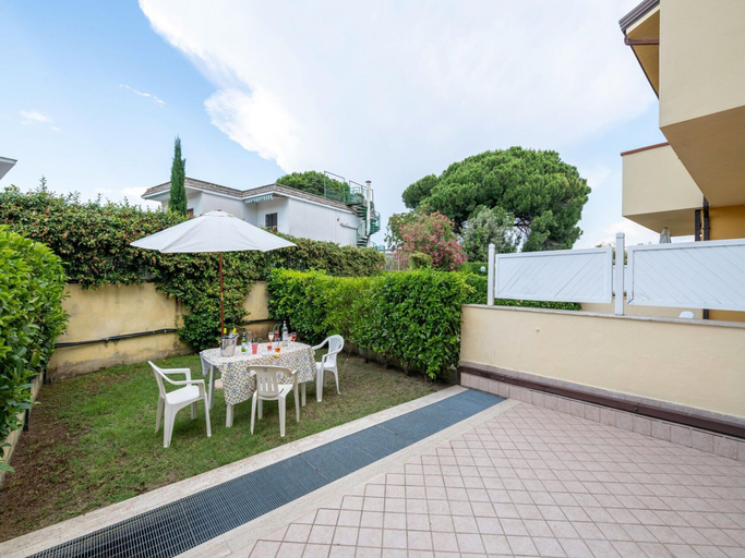 Others 3, Villa Steps From the Beach, Salerno