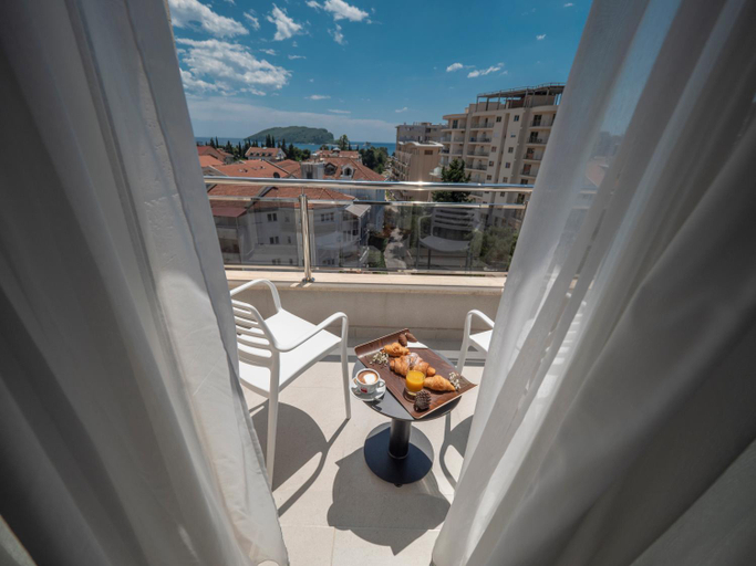 Others 3, Hotel Idila Budva