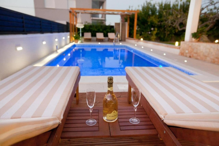 Sport & Beauty 3, Spacious Apartment Milly With Pool, Preko
