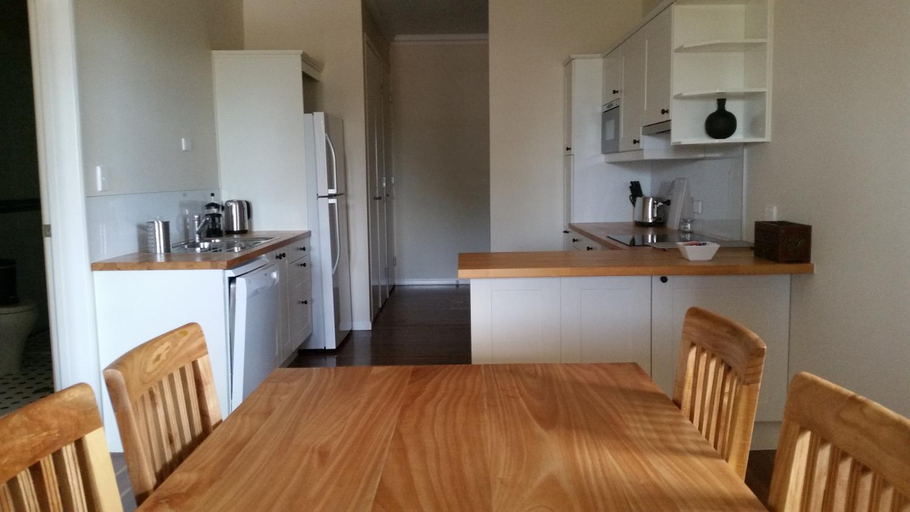 Kitchen 4, Kernow - Minimum age 18, Charters Towers