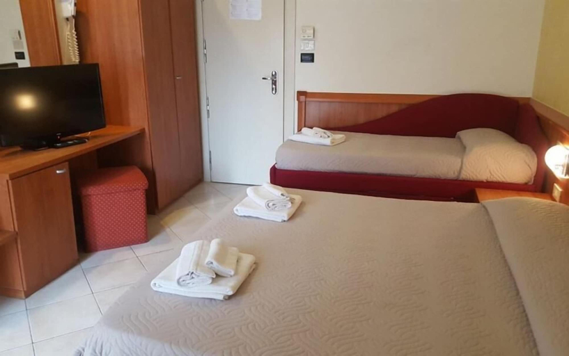Bedroom 3, hotel bengasi, Rimini