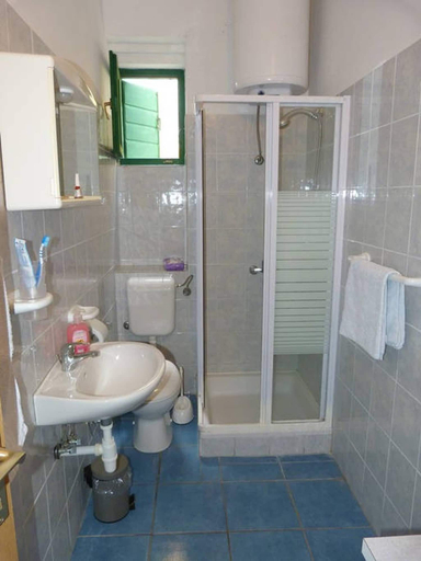 Bathroom 4, Beachfront Holiday House Žal, Preko