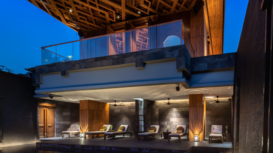 Exterior & Views 29
