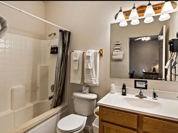 Bathroom, SouthFork Lodge, Boise