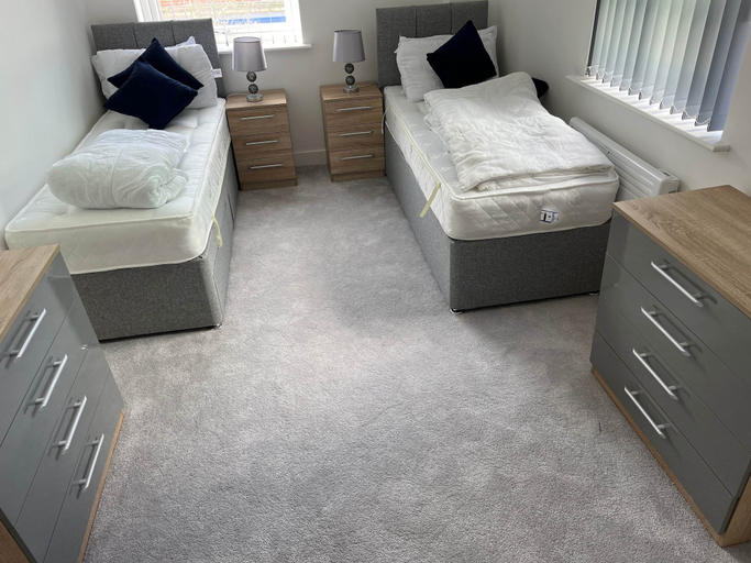 Bedroom 3, Modern 3 Bedrooms Apt. 01 - Camberley, Surrey