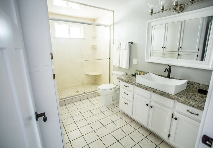 Bathroom 3, Rellik House. Winery and Alpaca Farm, Jackson