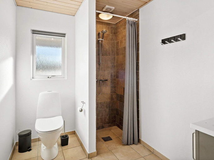 Bathroom 3, 5 Star Holiday Home in Harboore, Lemvig