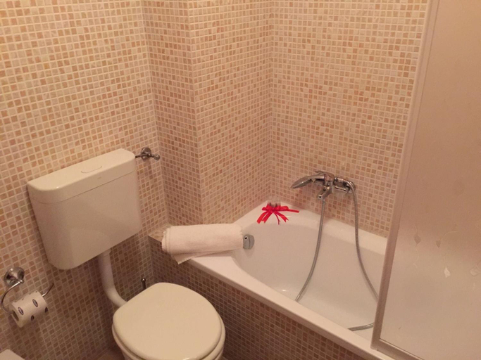 Bathroom 4, Hotel Santa Lucia, Cosenza
