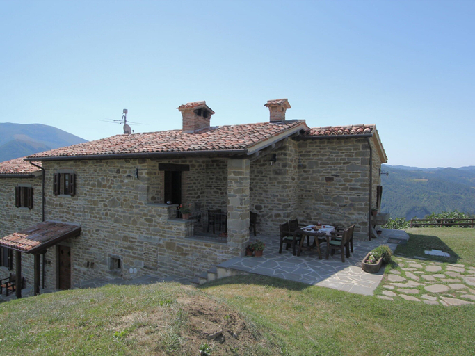 Exterior & Views 2, Stunning Villa in Apecchio with Hot Tub, Pesaro E Urbino