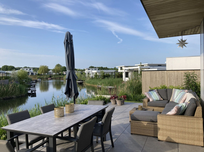Dining 4, Villa in Zeewolde With Private Jetty, Zeewolde