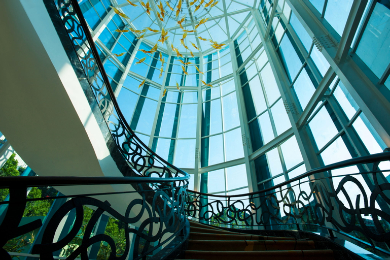Exterior & Views 10