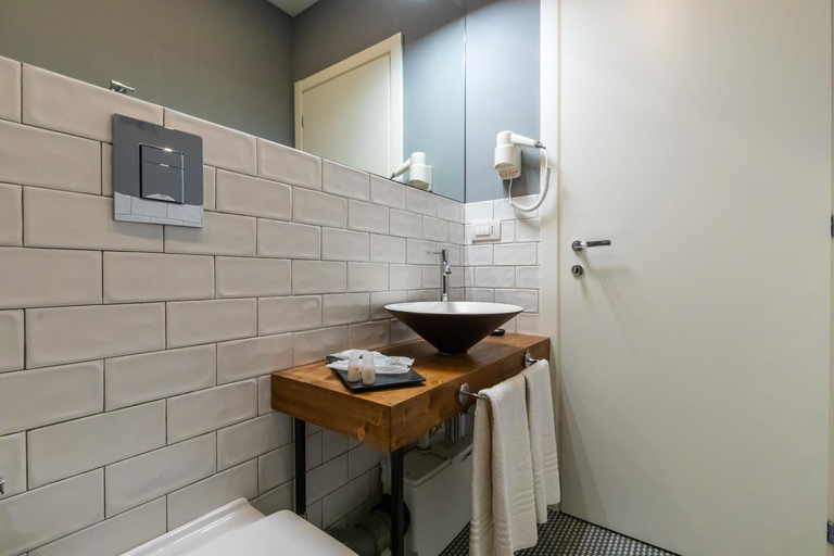 Bathroom 5, Santa Chiara Inn, Napoli