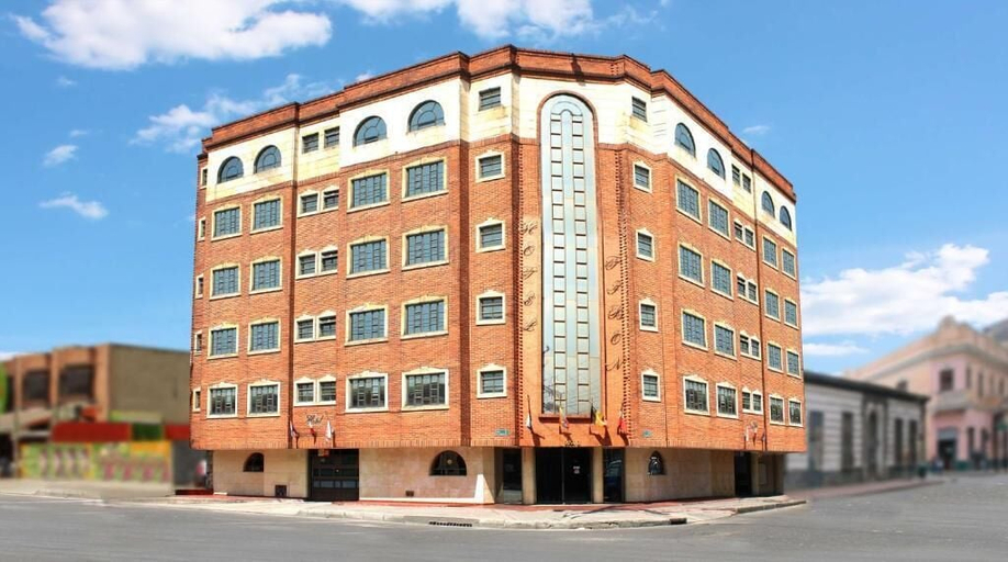 Exterior & Views