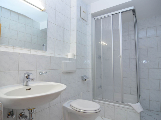 Bathroom, Wohnung in Rotthalmunster mit Garten, Passau