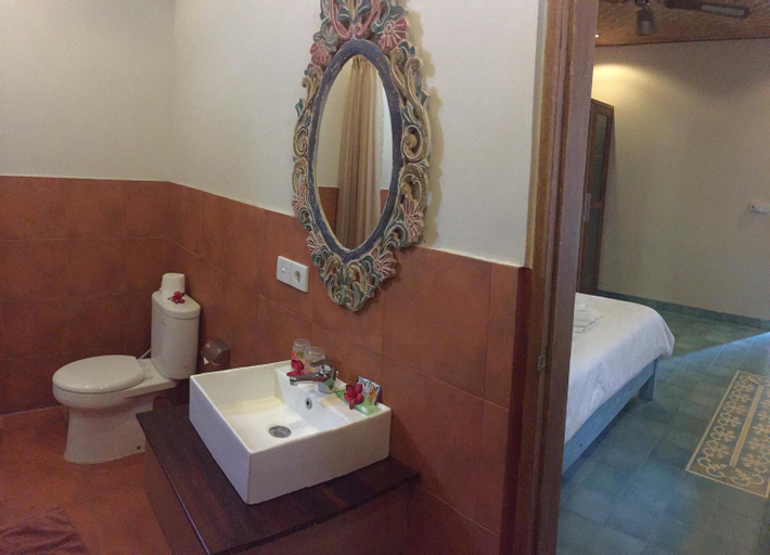 Bathroom 12