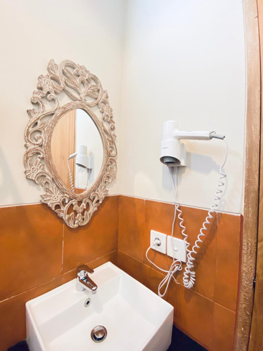 Bathroom 14