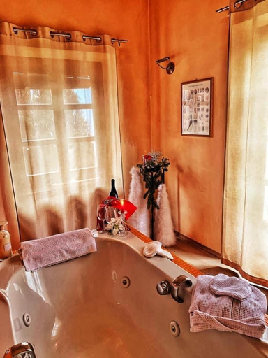 Bathroom 5, Spineto House, Alessandria