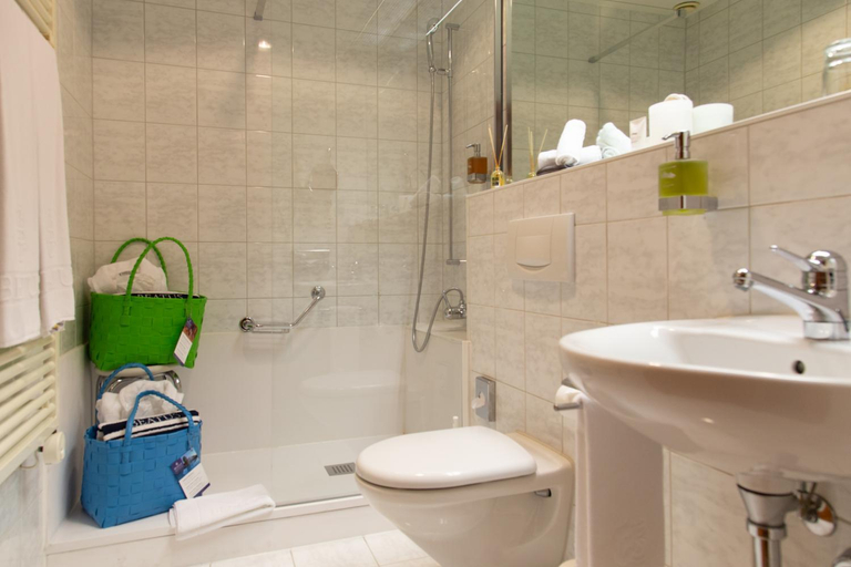 Bathroom 3, BEATUS Wellness- & Spa-Hotel, Thun