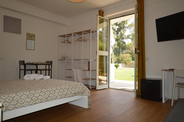 Others 2, Casa Blanca B&B, Latina