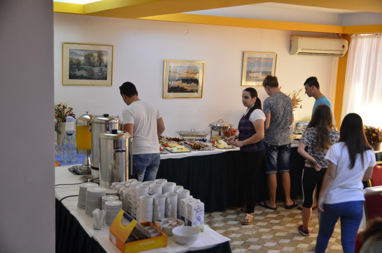 Food & Drinks 5, Hotel Europolis, Tulcea
