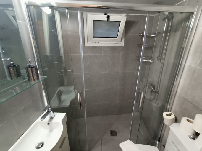 Bathroom 4, Philosophers Secret, Attica