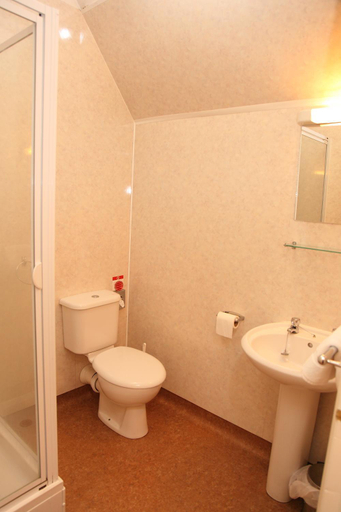 Bathroom, The Red Lion, Lincolnshire