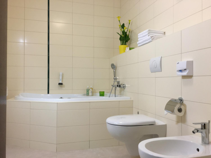 Bathroom 3, Parkhotel Forest, Cheb