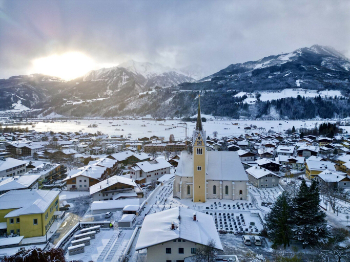 Others 4, Spacious Apartment in Piesendorf near Ski Area, Zell am See