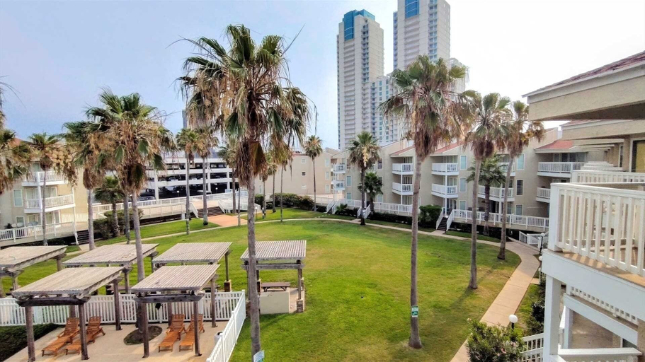 Property grounds 2, Gulfpoint 3209 2 Bedroom Condo by RedAwning, Cameron