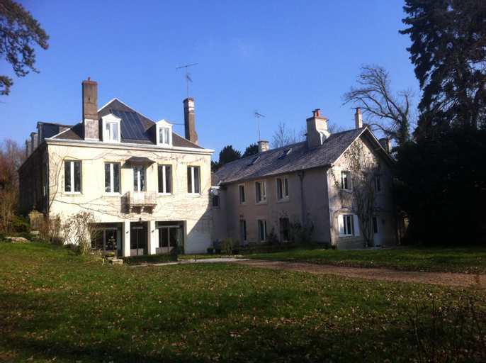 Room in Guest room - Maison lAmerique welcome you to one of their room Dogs are also welcomed, Loiret