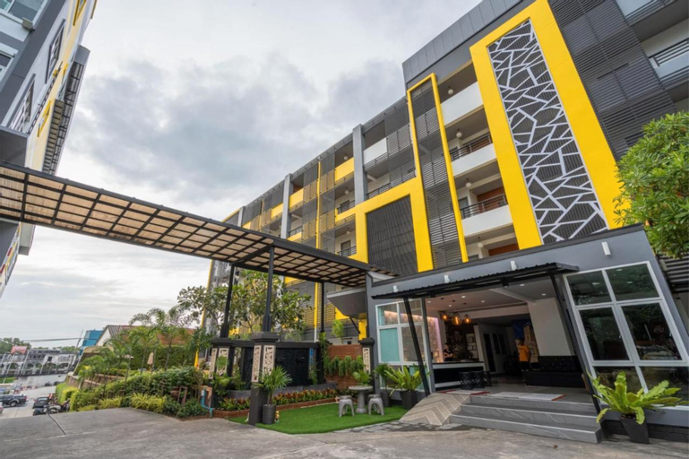 Exterior & Views 10