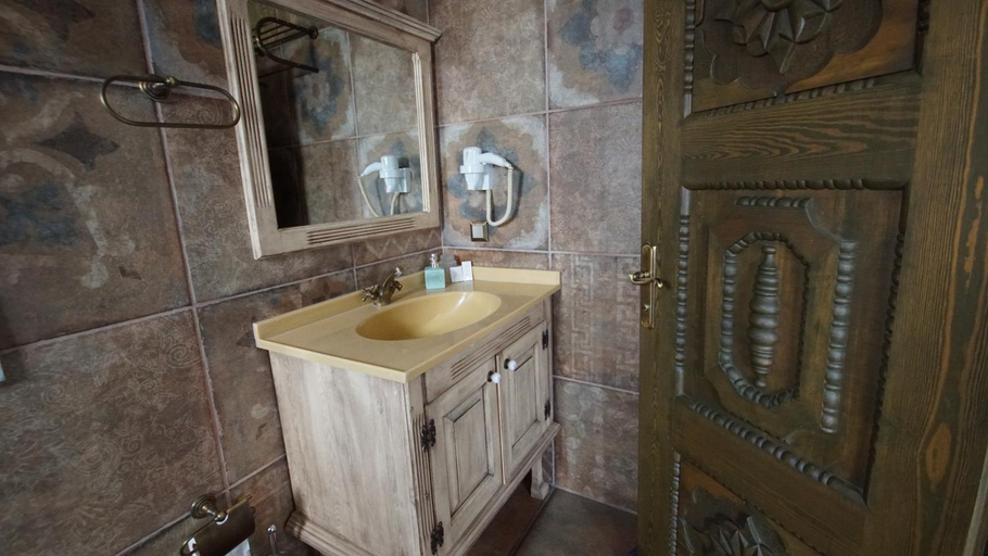 Bathroom 4, Fikretbey Konağı, Ayvalık