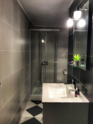 Bathroom 5, Midway Point Apts, Crete