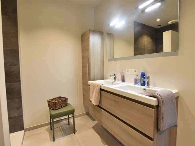 Bathroom 3, Tasteful Holiday Home in Sijsele-brugge With Garden, West-Vlaanderen