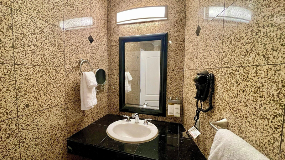 Bathroom 4, Quintessence ApartHotel, Los Angeles