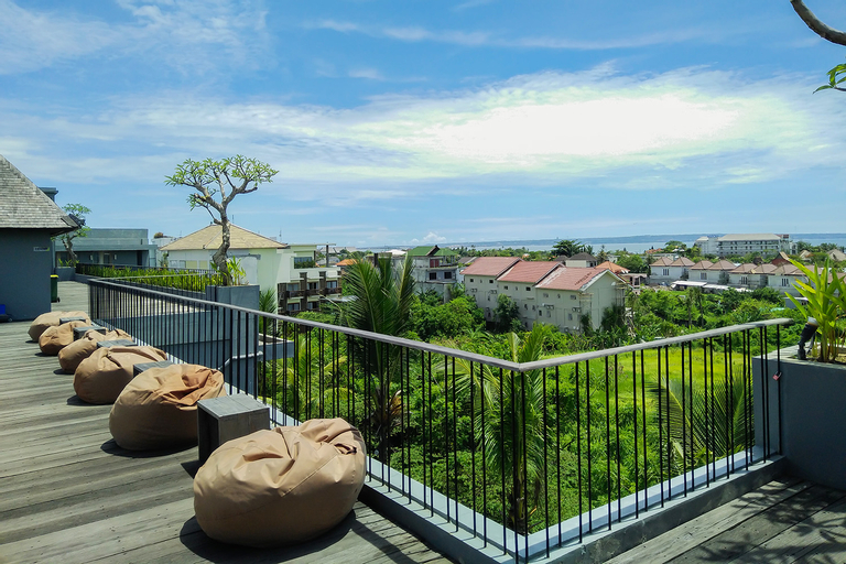 Exterior & Views 25