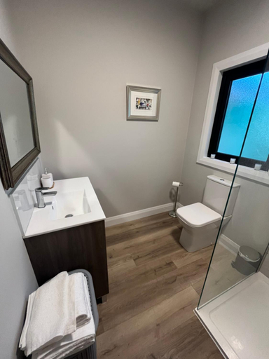 Bathroom 3, Knockreagh Farm Cottages Mountain or Cedar views