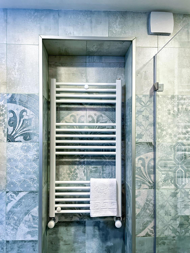 Bathroom 4, 6 Unique Apartments, Tbilisi