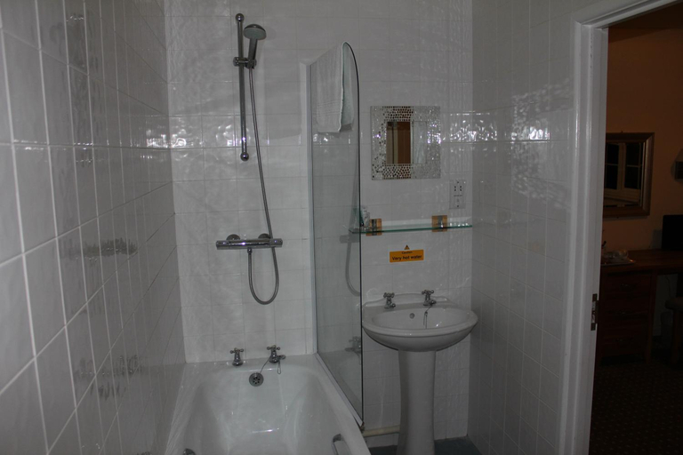 Bathroom 3, Haymaker Inn, Somerset
