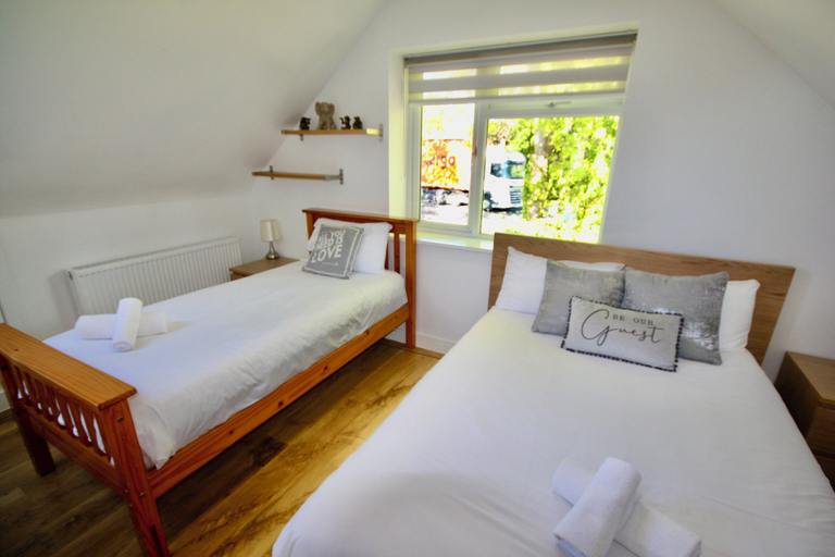 Bedroom 3, Pamper House Holiday Home And Annex, Dorset
