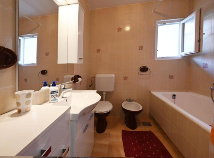Bathroom 3, Apartments Mihovilovic, Trogir