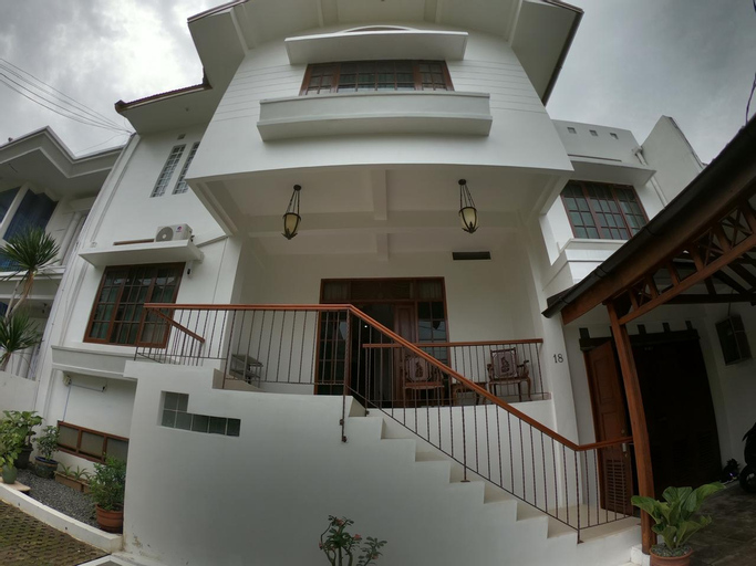 Exterior & Views 2, Casa Setra's Classic Vacation Home, Bandung