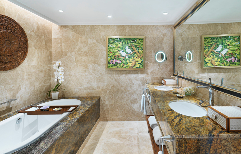 Bathroom 10