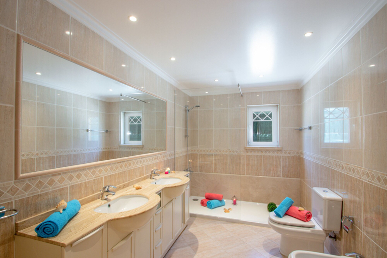 Bathroom 4, Villa Samoa, Albufeira