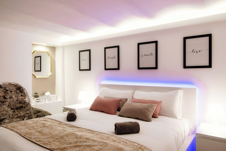 Room 2, Lake Como Love, Como