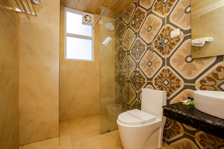 Bathroom 4, La kailasha Regency, Kullu