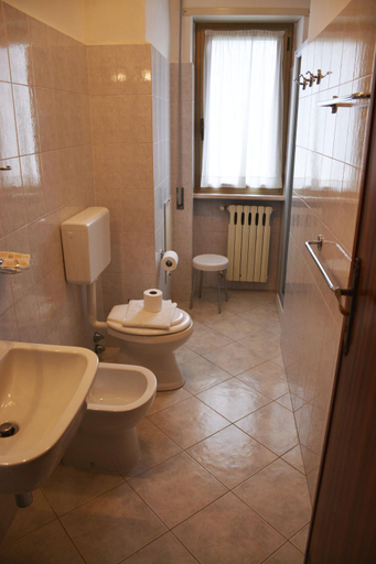 Bathroom 3, Hotel Aquila, L'Aquila